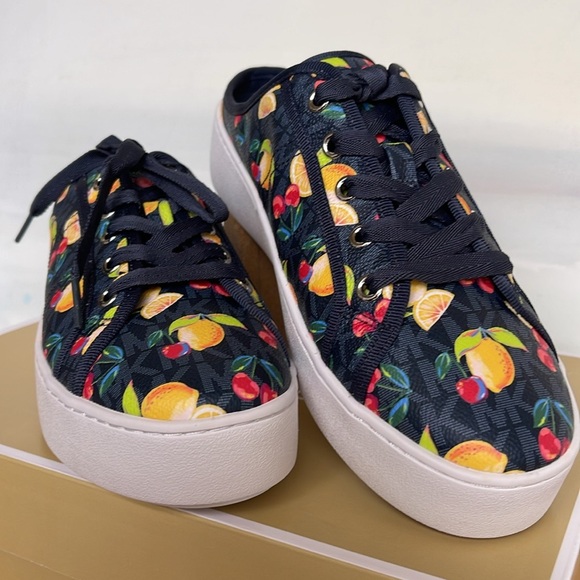 Michael Kors POPPY SLIDE SNEAKERS 
FRUIT PAINT MK SIG SM
49T4POFP1Q Platforms - Picture 8 of 16